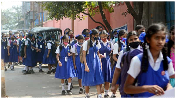 School Holidays: అక్కడి విద్యార్థులకు గుడ్న్యూస్.. విద్యాసంస్థల సెలవులు పొడిగింపు..!