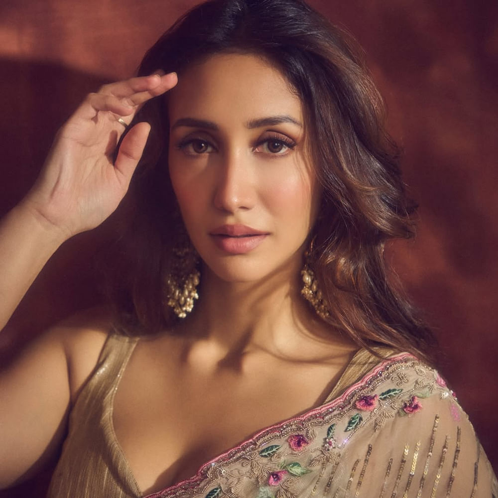 ఇంతకీ ఆమె ఎవరో గుర్తుపట్టారా.. ? తనే బాలీవుడ్ బ్యూటీ శ్రేయా చౌదరి. బండిష్ బందిపోట్ల సినిమాతో నటిగా గుర్తింపు తెచ్చుకున్న ఈ అమ్మడు.. తాజాగా సోషల్ మీడియాలో తన వెయిట్ లాస్ గురించి ఆసక్తికర పోస్ట్ చేసింది. 