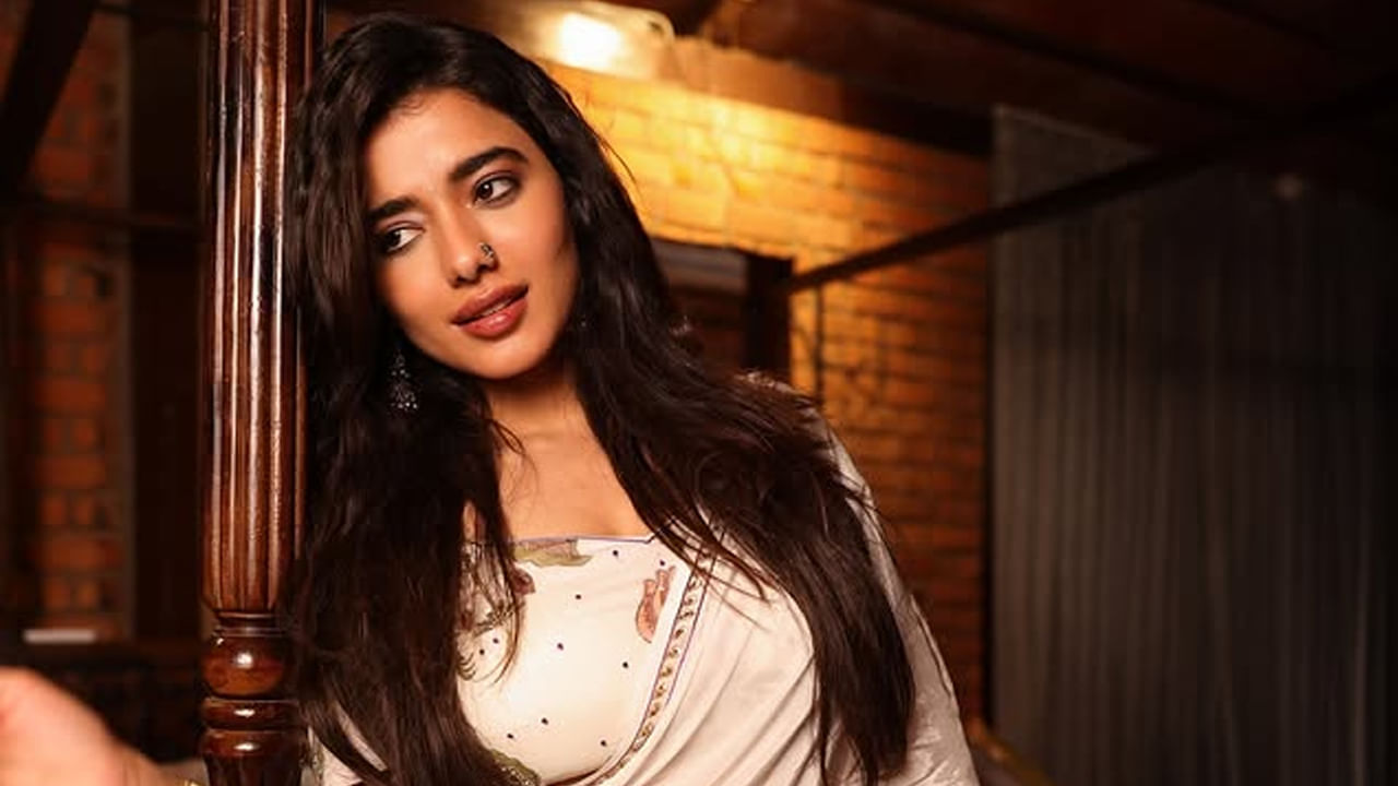 తర్వాత లక్ష్య, రంగ రంగ వైభవంగా అనే చిత్రాల్లో హీరోయిన్ గా చేసింది. అయితే ఈ రెండు చిత్రాలు ఆకట్టుకోలేకపోయాయి. పవన్ కళ్యాణ్, సాయి ధరమ్ తేజ్ ప్రధాన పాత్రల్లో వచ్చిన బ్రో సినిమాలో కథానాయకిగా కనిపించింది.దీనికి పాజిటివ్ టాక్ వచ్చింది.