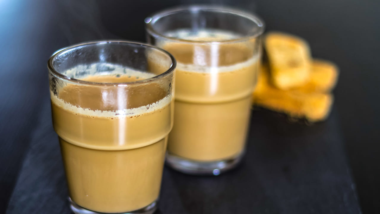 ఒక నెల పాటు తీపి టీ తాగకపోవడం వల్ల, మీరు రోజంతా శక్తితో ఉండటమే కాదు. బదులుగా, ఇది మీ పని ఉత్పాదకతను కూడా పెంచుతుంది. టీ తాగటం మానేయడం వల్ల డీహైడ్రేషన్ సంబంధిత సమస్యలను దూరం చేస్తుంది. అంతే కాకుండా, టీ తాగడం వల్ల మన కణాలకు హాని కలిగించే ఫ్రీ రాడికల్స్ తగ్గుతాయి. దీని వల్ల జీర్ణ సమస్యలు, కొన్ని రకాల క్యాన్సర్లు రాకుండా ఉంటాయి.