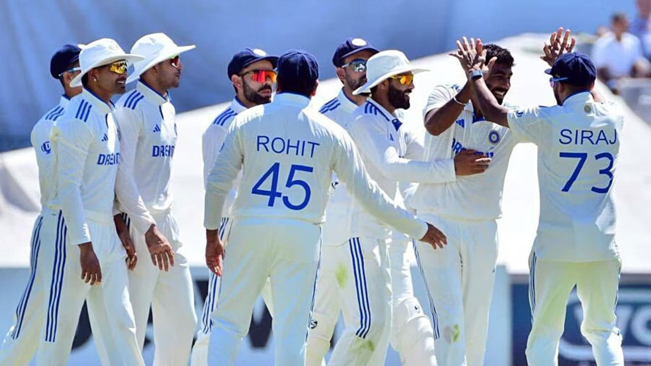 ఇంగ్లండ్‌తో జరిగే టెస్టు సిరీస్‌కు ముందు భారత జట్టులో కీలక మార్పలు జరగడం ఖాయం. టెస్టు జట్టు కెప్టెన్ మారనున్నట్టు బీసీసీఐ వర్గాలు తెలిపాయి. అంటే, ఇంగ్లండ్‌తో జరగనున్న టెస్టు సిరీస్ నుంచి ప్రస్తుత జట్టు కెప్టెన్ రోహిత్ శర్మను తప్పించడం దాదాపు ఖాయం.