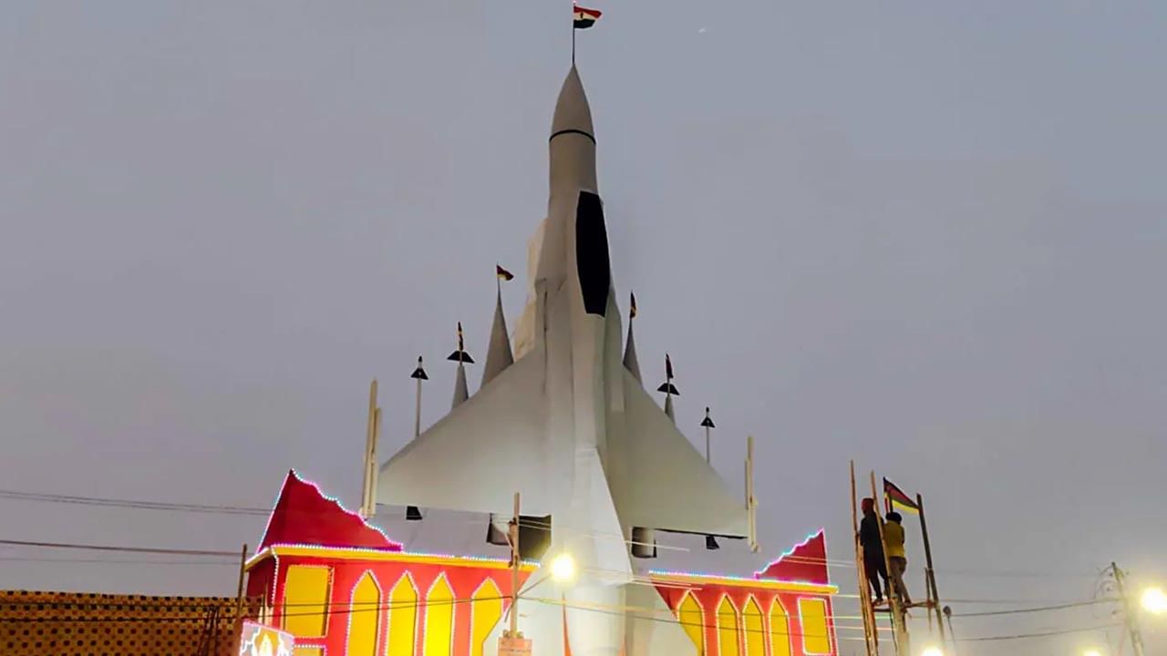 Mahakumh Mela-2025: మహా కుంభమేళాలో ప్రత్యేక ఆకర్షణగా నిలిచిన తేజస్ ఎయిర్‌క్రాఫ్ట్ 'తేజస్ పండల్'