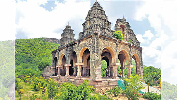 Telangana: 250 ఏళ్ల నాటి పురాతన ఆలయం.. ఒక్క దేవుడి విగ్రహం కూడా లేదు.. ఎక్కడో తెల్సా