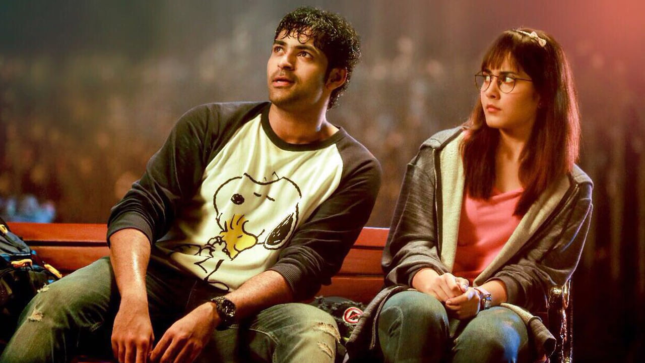  వరుణ్ తేజ్ హీరోగా నటించిన తొలిప్రేమ సినిమాతో దర్శకుడిగా పరిచయమయ్యారు వెంకీ అట్లూరి. ఆ తర్వాత అఖిల్‌తో చేసిన మిస్టర్ మజ్ను, నితిన్‌తో చేసిన రంగ్ దే కూడా ప్రేమకథలే.. కాకపోతే వర్కవుట్ కాలేదు.