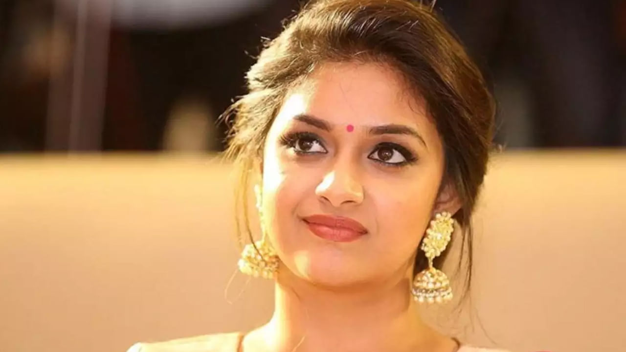 సౌత్‌లో 2 కోట్లకు మించని కీర్తి రెమ్యునరేషన్.. బాలీవుడ్‌లో మాత్రం డబుల్ అయింది. సమంత కూడా సౌత్ సినిమాలతో పోలిస్తే.. నార్త్‌లో చేసే వెబ్ సిరీస్‌లతోనే ఎక్కువ సంపాదిస్తున్నారు. 