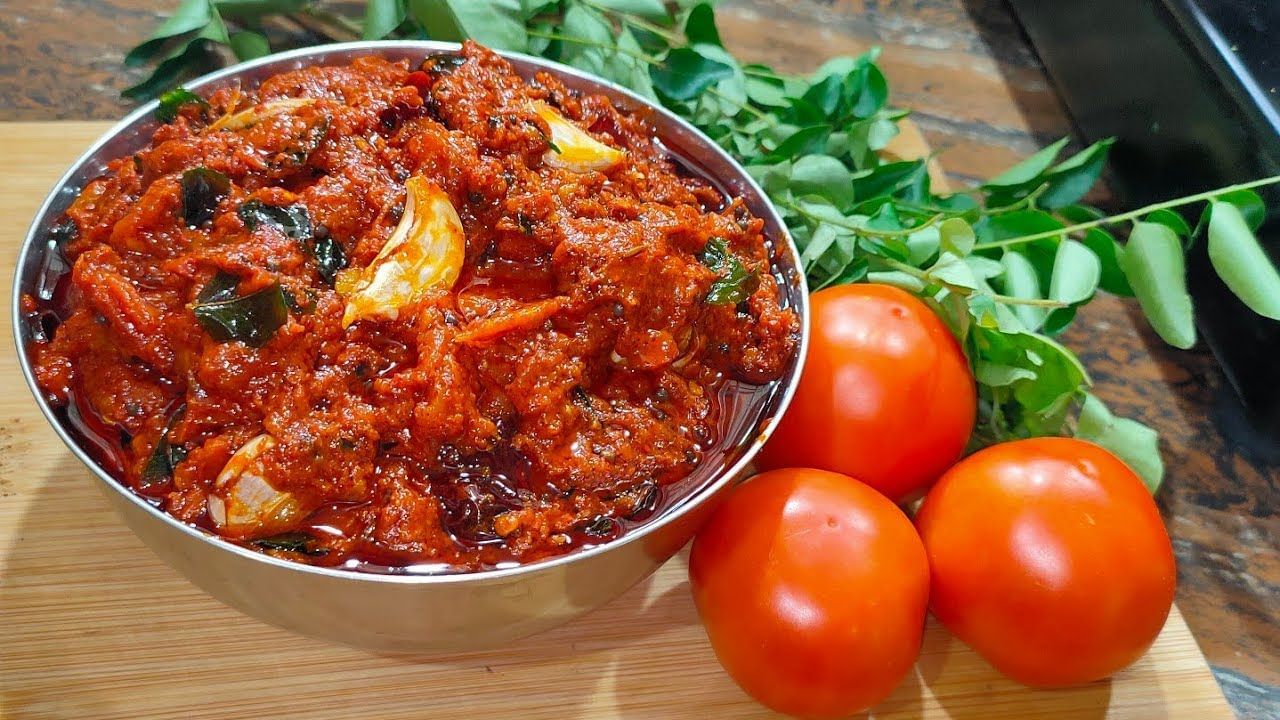 Tomato Garlic Chutney: నోరూరించే టమాటా వెల్లుల్లి చట్నీ.. వేడి అన్నంతో తింటే రుచే వేరు!