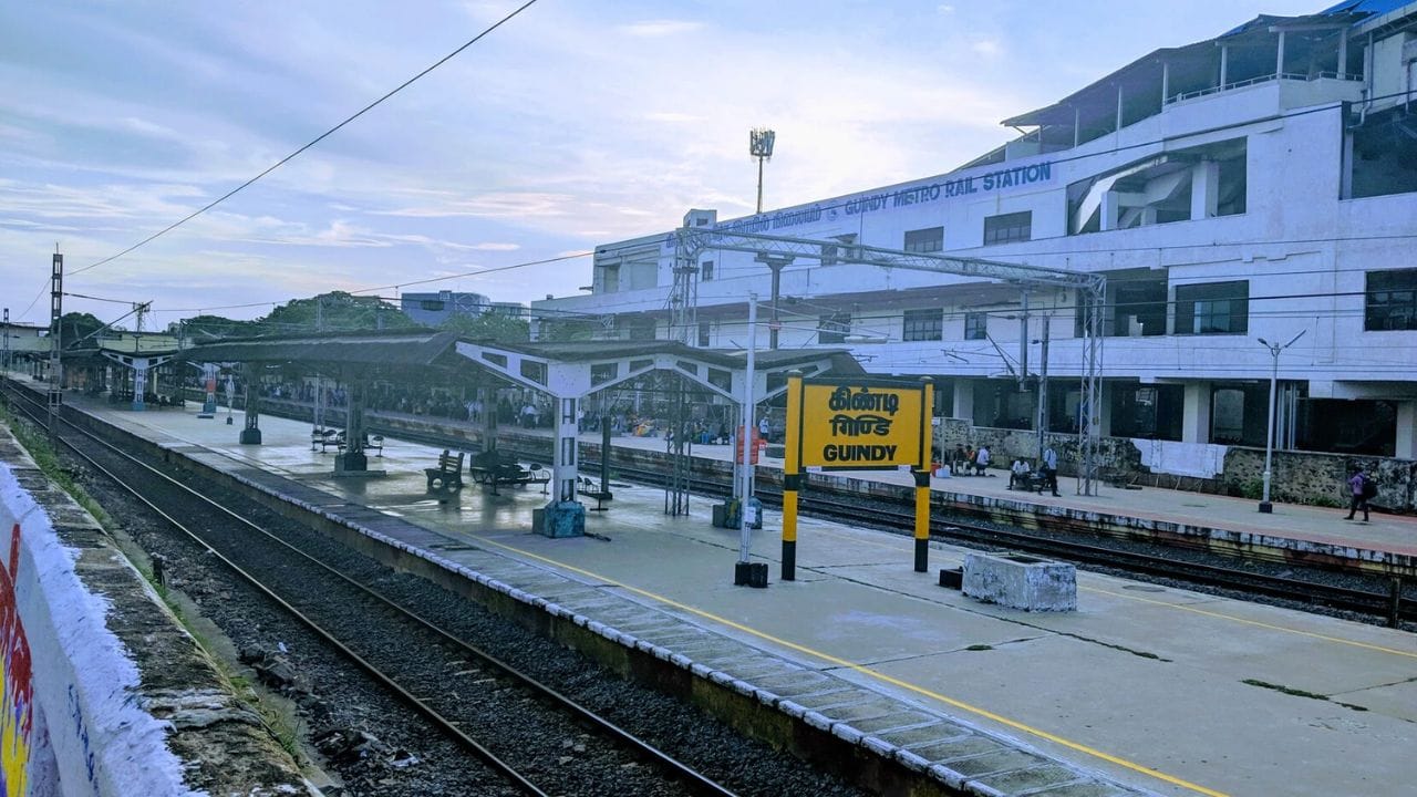 తమిళనాడులోని గిండి రైల్వే స్టేషన్ అపరిశుభ్రతలో రెండో స్థానాన్ని దక్కించుకుంది.