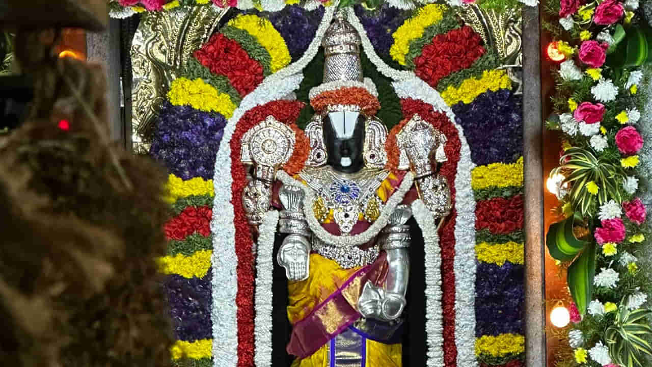 Vaikunta Ekadasi : తెలుగు రాష్ట్రాల్లో వైకుంఠ ఏకాదశి సందడి.. ఆలయాలకు పోటెత్తిన భక్తజనం