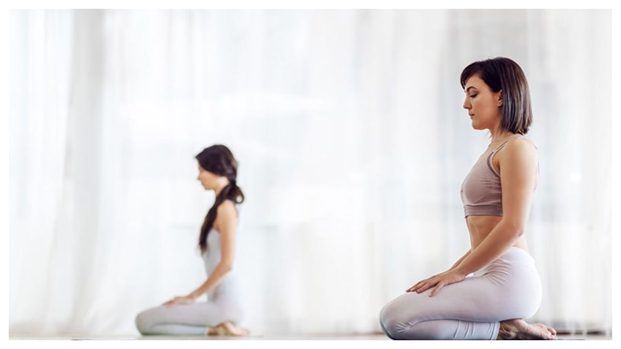 ప్రతిరోజూ ఓ పది నిమిషాలు వజ్రాసనం వేయడం వల్ల ఒత్తిడి అనేది కంట్రోల్ అవుతుంది. ఒత్తిడితో బాధ పడేవారు ప్రతి రోజూ ఈ ఆసనం వేయడం వల్ల మంచి రిలీఫ్ దక్కుతుంది. జీర్ణ క్రియ కూడా మెరుగు పడుతుంది. అజీర్తి సమస్య తగ్గుతుంది.