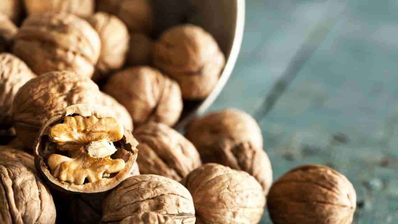 Walnuts Benefits: చర్మాన్ని హైడ్రేట్ చేసి మెరిసేలా చేసే డ్రైఫ్రూట్..! రోజూ తినడం వల్ల ఇన్ని ఆరోగ్య ప్రయోజనాలా..!