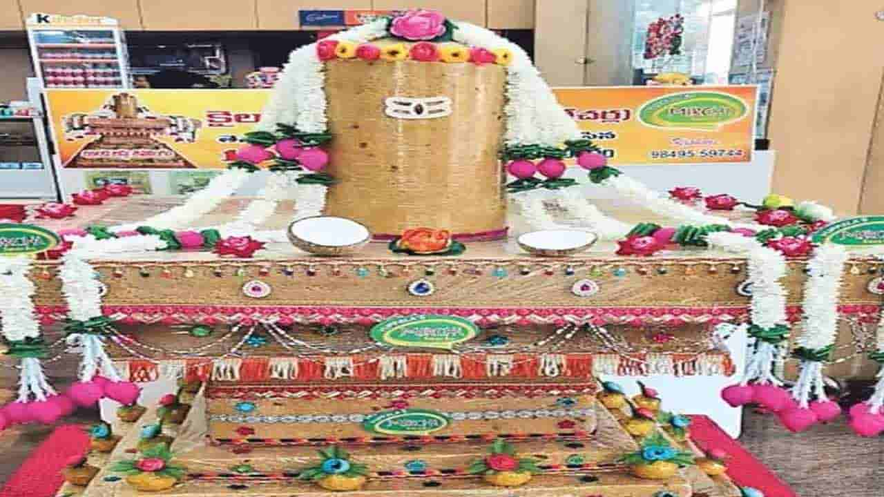 మహా శివరాత్రికి ముస్తాబైన శివాలయాలు...ఆకట్టుకుంటున్న విభిన్న శివలింగ రూపాలు...