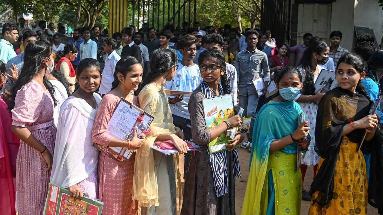 10th Class Exams: పదో తరగతి విద్యార్ధులకు అలర్ట్‌.. ఆ పరీక్షల్లో కీలక మార్పులు!