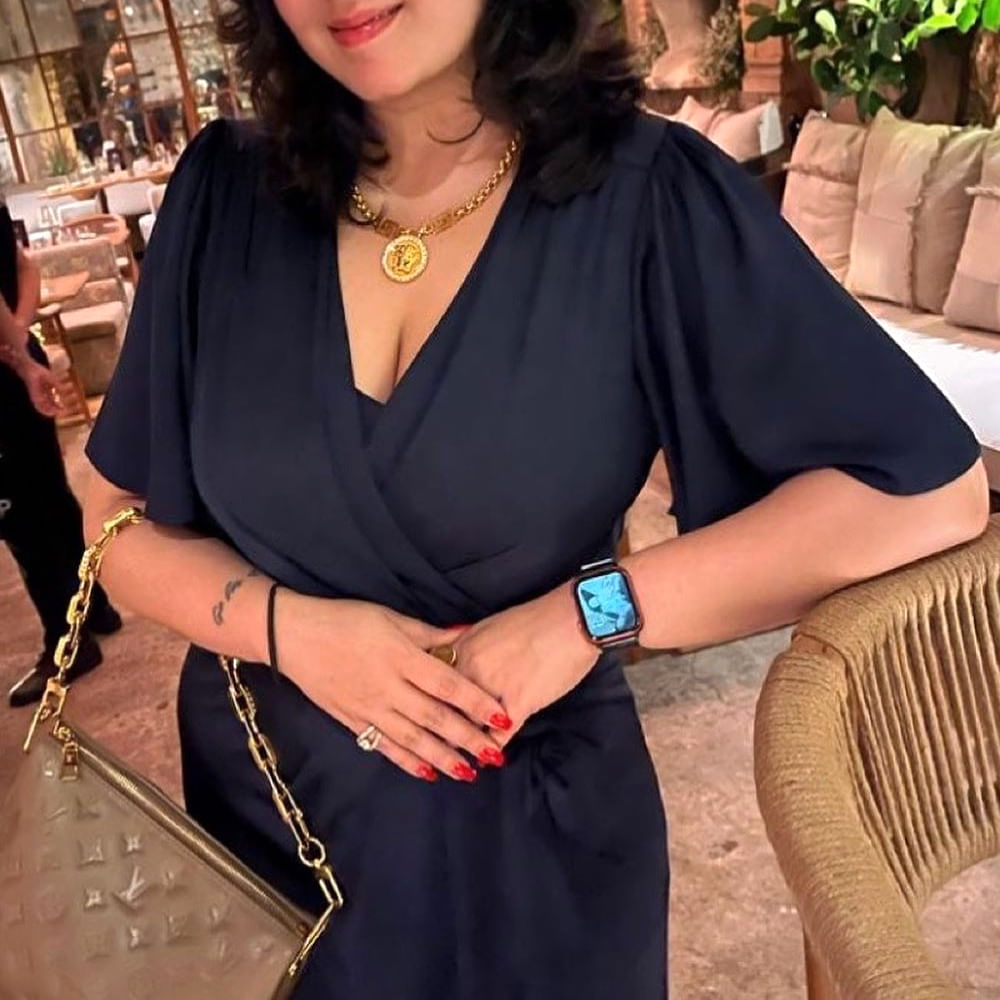 దాంతో ఆమె ఫ్యాన్ తెగ ఫీల్ అయ్యారు. అసలు ఎందుకు హీరోయిన్ గా చేయడం  లేదు అని తెగ ఆలోచిస్తున్నారు. పెళ్లి కూడా చేసుకోలేదు, వేరే బిజినెస్ ల్లో కూడా అడుగుపెట్టలేదు. అయినా హీరోయిన్ గా చేయడం లేదు. ఇంతకూ ఆ అమ్మడు ఎవరో తెలుసా.?