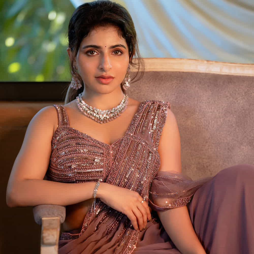 ఎలాంటి ఫిల్మ్ బ్యాగ్రౌండ్ లేని ఈ ముద్దుగుమ్మ.. నటనపై ఆసక్తితో సినీరంగంలోకి అడుగుపెట్టింది. కాదలిల్ సోదప్పువదు ఎప్పటి సినిమాతో తెరంగేట్రం చేసిన ఐశ్వర్య.. మొదట్లో సినిమాల్లో చిన్న చిన్న పాత్రలలో నటించింది.