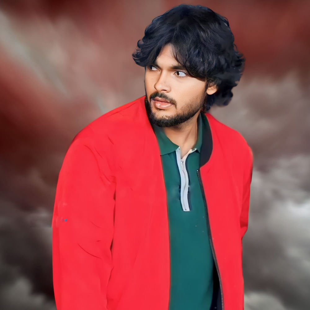 తండ్రి బాధ్యతల నుంచి తప్పుకుంటున్నపుడు.. ఆ బాధ్యత వారసుడికి ఇస్తుంటారు. పవన్ కూడా ఇదే చేస్తున్నారిప్పుడు. రాజకీయంగా తను బిజీ అవుతానని తెలిసే.. అకీరాను ఆడియన్స్కు చేరువ చేస్తున్నట్లు కనిపిస్తుంది.