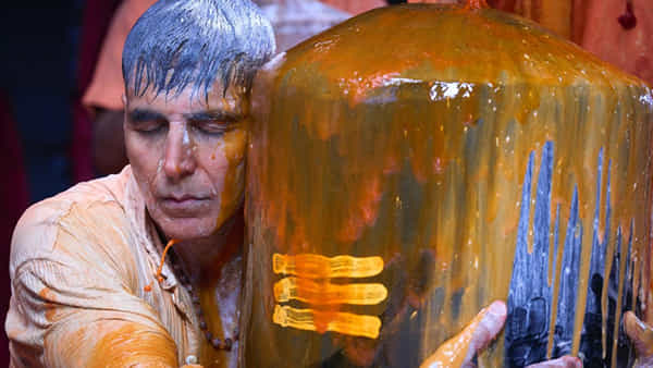Akshay Kumar: శివలింగాన్ని హత్తుకోవడంపై విమర్శలు.. స్టార్ హీరో అక్షయ్ కుమార్ ఏమన్నారంటే?
