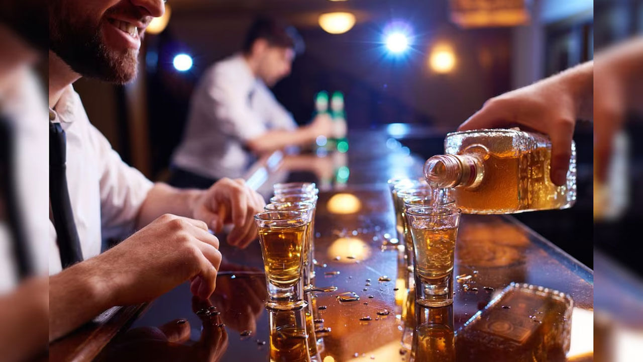 మినరల్ వాటర్‌లో కాల్షియం, మెగ్నీషియం చాలా ఎక్కువగా ఉంటాయంట. అందువలన విస్కీ, వైన్‌లో మినరల్ వాటర్ కలపడం వలన వాటి టేస్ట్ మారిపోతుందంట, అంతే కాకుండా అనారోగ్య సమస్యలు కూడా దరి చేరే అవకాశంఉంది అంటున్నారు ఆరోగ్య నిపుణులు.