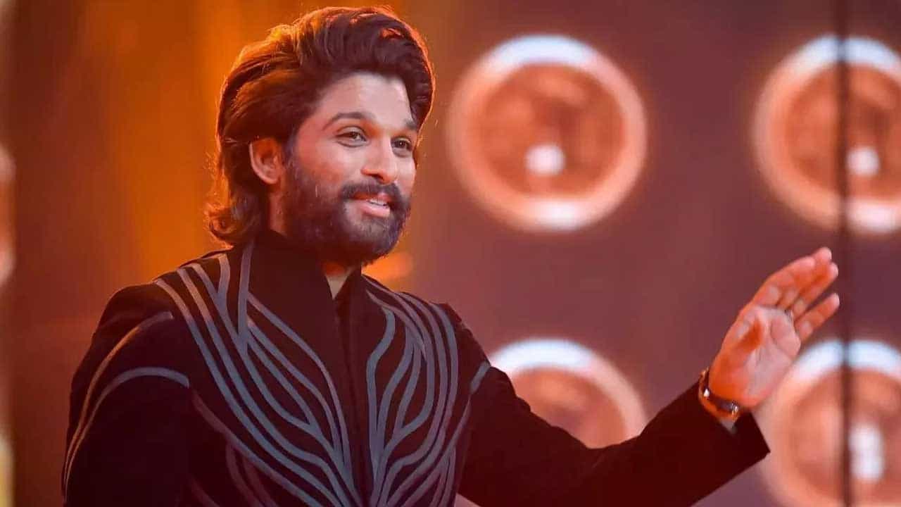 సిత్తరాల సిరపడూ అంటూ అల వైకుంఠపురములో మూవీలో చివరిగా మ్యాజిక్ చేసింది త్రివిక్రమ్ - బన్నీ కాంబో. ఇప్పుడు మరోసారి అత్యంత అద్భుతమైన పౌరాణిక గాథతో ప్రేక్షకులకు కనువిందు చేయడానికి రెడీ అవుతున్నారు వీరిద్దరూ.