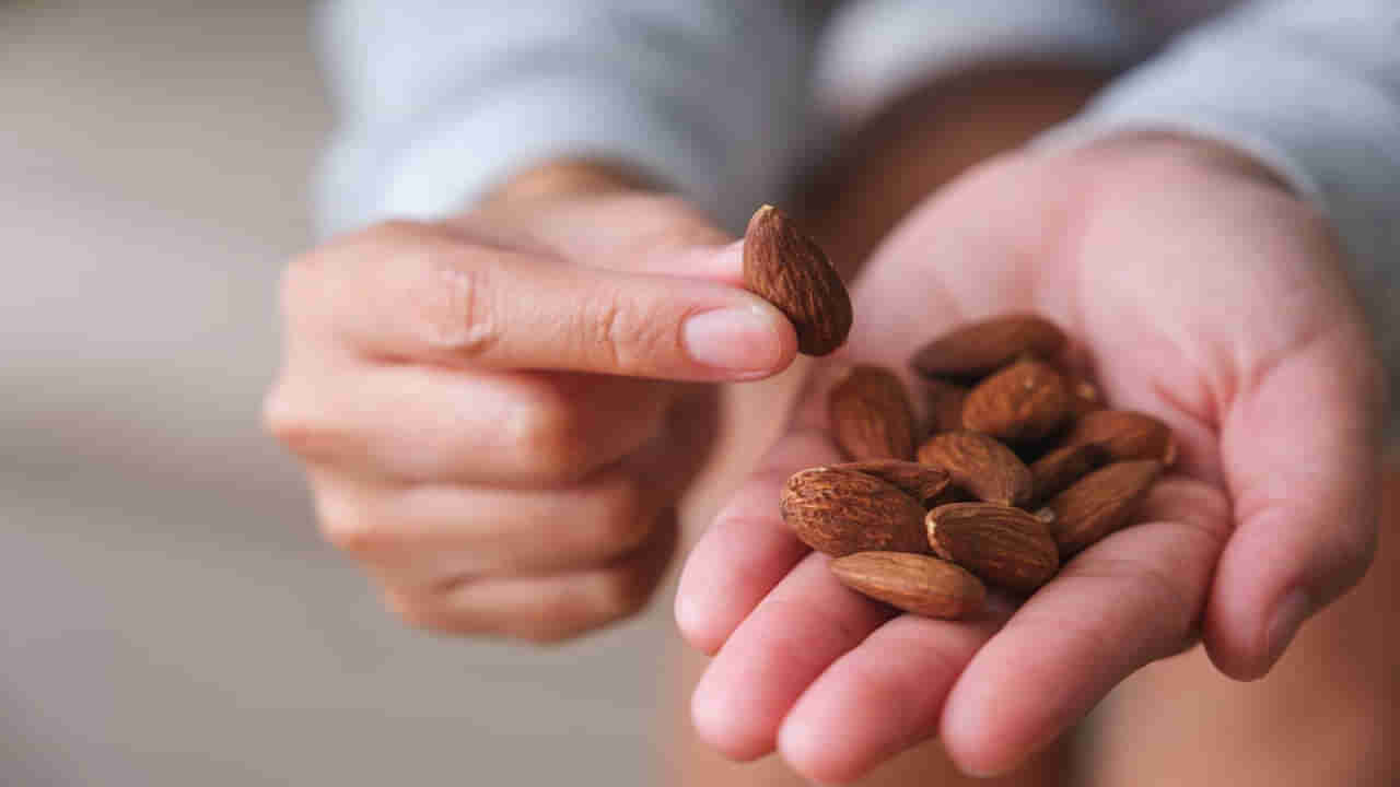 Almonds: రోజుకు ఎన్ని బాదం పలుకులు తింటే ఆరోగ్యానికి మేలు జరుగుతుందో తెలుసా?
