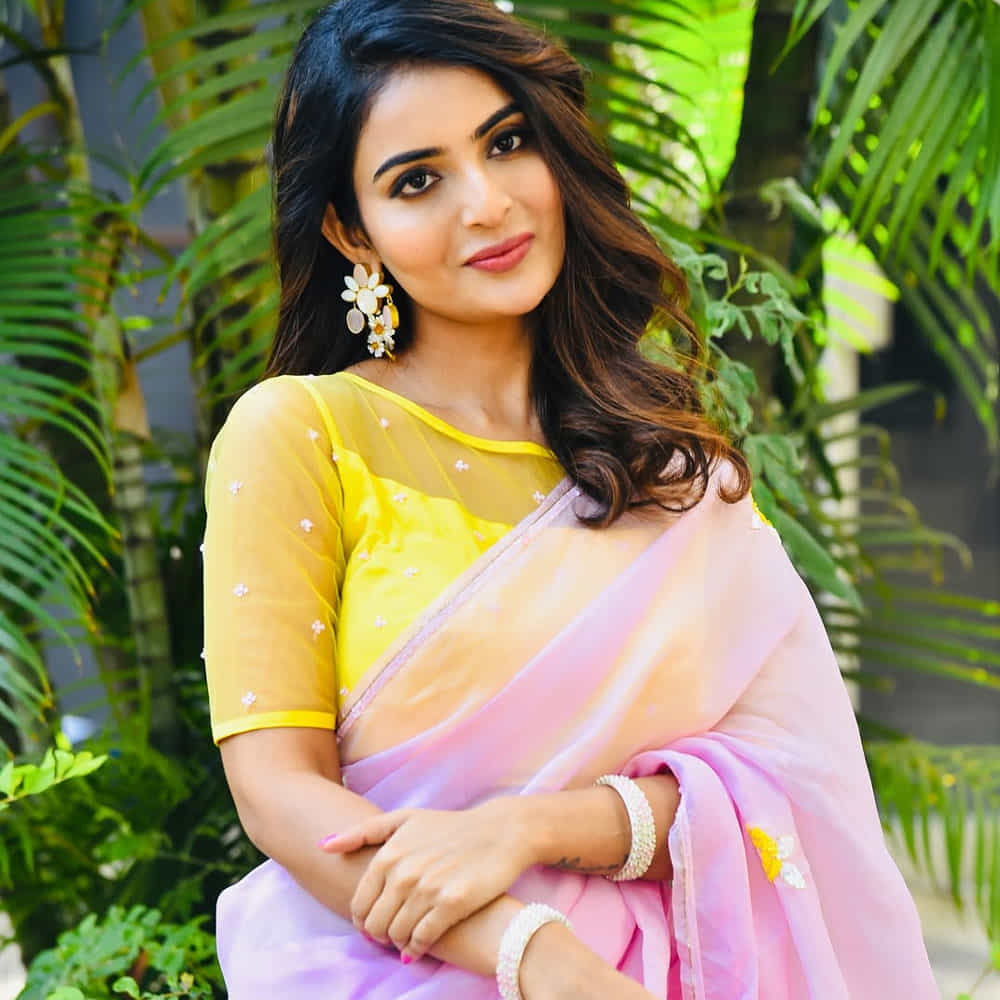 ఆమె మరెవరో కాదు.. అచ్చ తెలుగమ్మాయి అనన్య నాగల్ల. మల్లేశం సినిమాతో కథానాయికగా వెండితెరకు పరిచయమైంది. మొదటి సినిమాతోనే నటిగా ప్రశంసలు అందుకుంది. ఆ తర్వాత తెలుగులో వరుస ఆఫర్స్ అందుకుంది. 