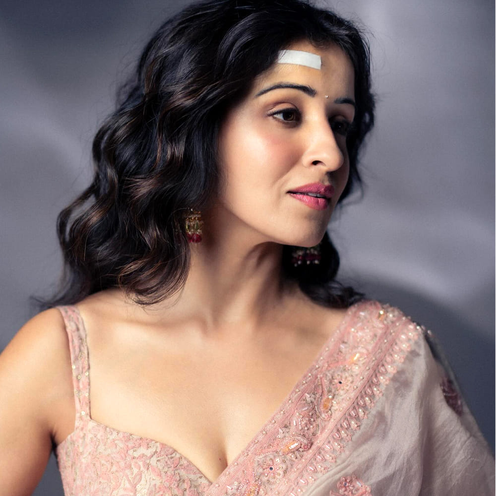 అక్కినేని నాగార్జున ప్రధాన పాత్రలో నటించిన మన్మథుడు సినిమా ఏ రేంజ్ హిట్టయ్యిందో చెప్పక్కర్లేదు. నాగ్ కెరీర్ లోనే ఈ సినిమా చాలా ప్రత్యేకం. ఈ సినిమాలోని సాంగ్స్ సైతం ఎవర్ గ్రీన్ హిట్. ఈ మూవీలో నాగ్ ప్రేయసిగా కనిపించి తెలుగు ప్రేక్షకులకు దగ్గరయ్యింది అన్షు