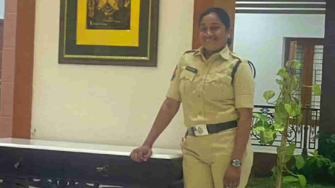 Telangana: కొద్ది రోజుల్లో పెళ్లి పీటలు ఎక్కాల్సిన అనూష.. ఉరికి వేలాడుతూ...