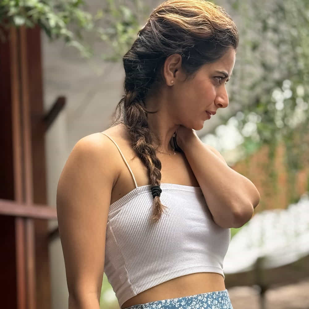 ఆ తర్వాత ‘నా సామి రంగా’ చిత్రంలో నాగార్జున సరసన యాక్ట్ చేసి.. పల్లెటూరి అమ్మాయిలా అందరినీ అలరించింది. ఇక ఇప్పుడు మెగాస్టార్ చిరంజీవి మూవీ ‘విశ్వంభర’లో నటిస్తోంది. అటు కన్నడం, తమిళ భాషల్లోనూ సినిమాలు చేస్తూ బిజీగా ఉంది అషికా.