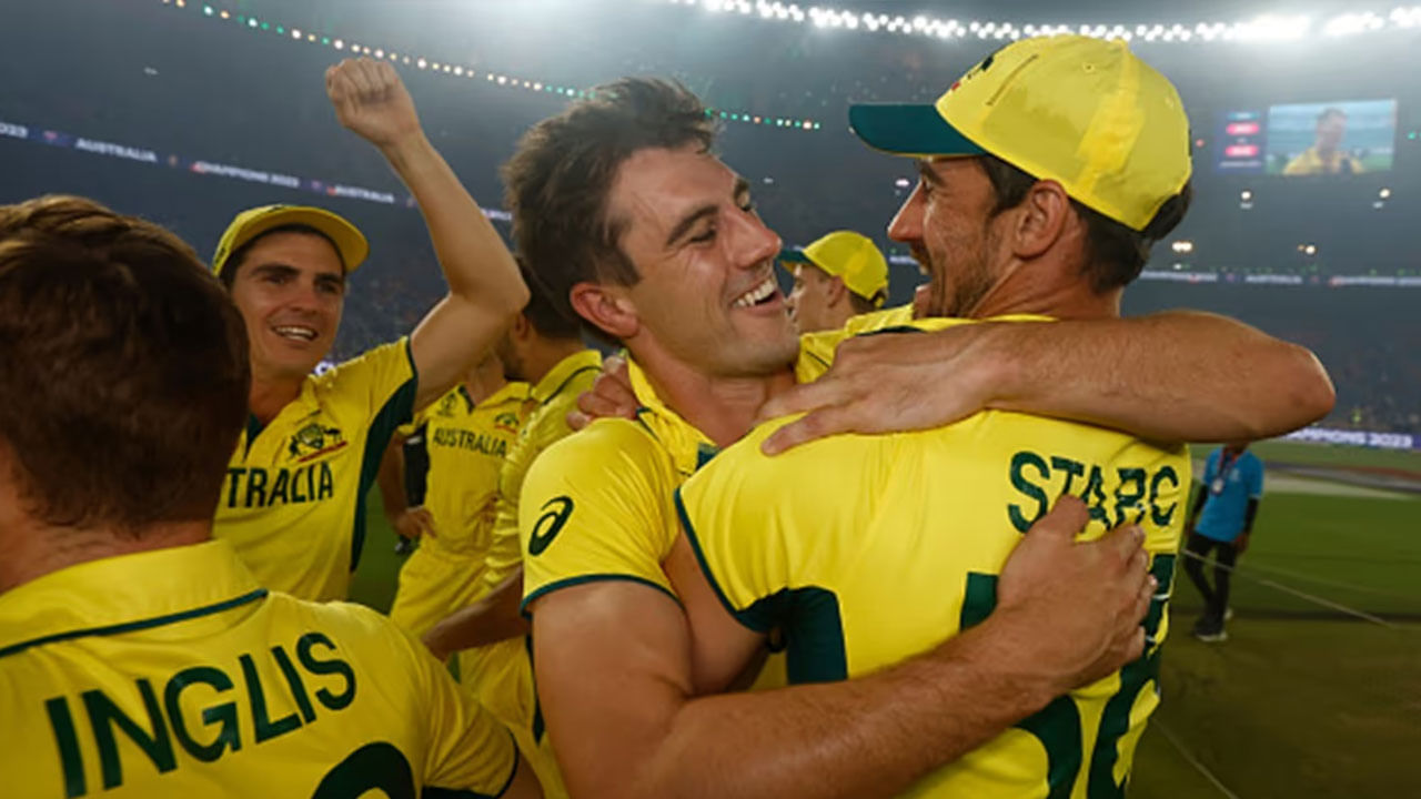 శ్రీలంకతో జరిగిన రెండో టెస్ట్ మ్యాచ్ రెండో ఇన్నింగ్స్లో స్టార్క్ కేవలం నాలుగు ఓవర్లు మాత్రమే బౌలింగ్ చేశాడు. రెండవ టెస్ట్ ముగిసిన వెంటనే స్టార్క్ ఆస్ట్రేలియాకు తిరిగి వచ్చాడు. శ్రీలంకలో జరిగే వన్డే సిరీస్లోనూ అతను పాల్గొనడు. అయితే, క్రికెట్ ఆస్ట్రేలియా స్టార్క్కు మద్దతు ఇచ్చింది.