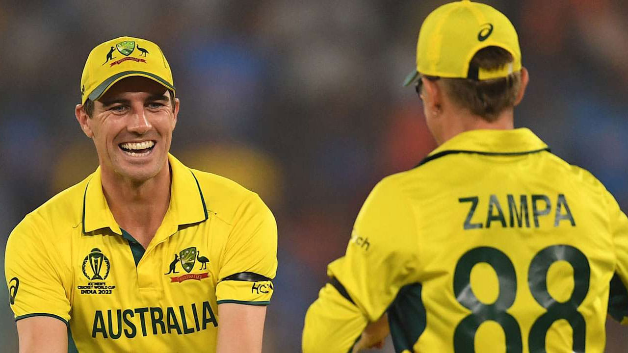 Champions Trophy 2025 Australia Final Squad: ఛాంపియన్స్ ట్రోఫీ జట్లలో మార్పుల సమయం ముగిసింది. అన్ని దేశాలు తమ ఛాంపియన్స్ ట్రోఫీ జట్టులో అవసరమైన మార్పులు చేసుకున్నాయి. ఆస్ట్రేలియా జట్టులో కూడా కొన్ని కీలక మార్పులు కనిపించాయి. పాట్ కమ్మిన్స్ టోర్నమెంట్ నుంచి నిష్క్రమిస్తే స్టీవ్ స్మిత్‌కు కెప్టెన్సీ బాధ్యతలు అప్పగించారు. ఇది కాకుండా, జోష్ హేజిల్‌వుడ్ కూడా టోర్నమెంట్ నుంచి తప్పుకున్నాడు. ఇప్పుడు మిచెల్ స్టార్క్ కూడా ఛాంపియన్స్ ట్రోఫీలో ఆడలేడు. ఇటువంటి పరిస్థితిలో, ఆస్ట్రేలియా తన ముగ్గురు దిగ్గజ ఫాస్ట్ బౌలర్లు లేకుండానే ఈ కీలక టోర్నమెంట్ ఆడవలసి ఉంటుంది. దీంతో ఈ టోర్నమెంట్ కోసం ఆస్ట్రేలియా ఫాస్ట్ బౌలింగ్ అనుభవం లేనిదిగా మారింది.