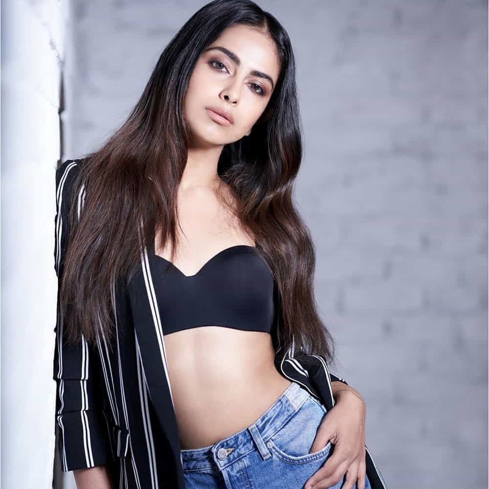 అవికా నటనతోనే కాదు తన గ్లామర్ తోనూ ప్రేక్షకులను కవ్విస్తుంది.  మొన్నామధ్య ఈ బ్యూటీ ఓ స్పెషల్ సాంగ్ చేసి ప్రేక్షకులను మెప్పించింది. తెలుగులో చివరిగా ఈ చిన్నది మాన్షన్ 24, వధువు వెబ్ సిరీస్ లల్లో నటించింది. 