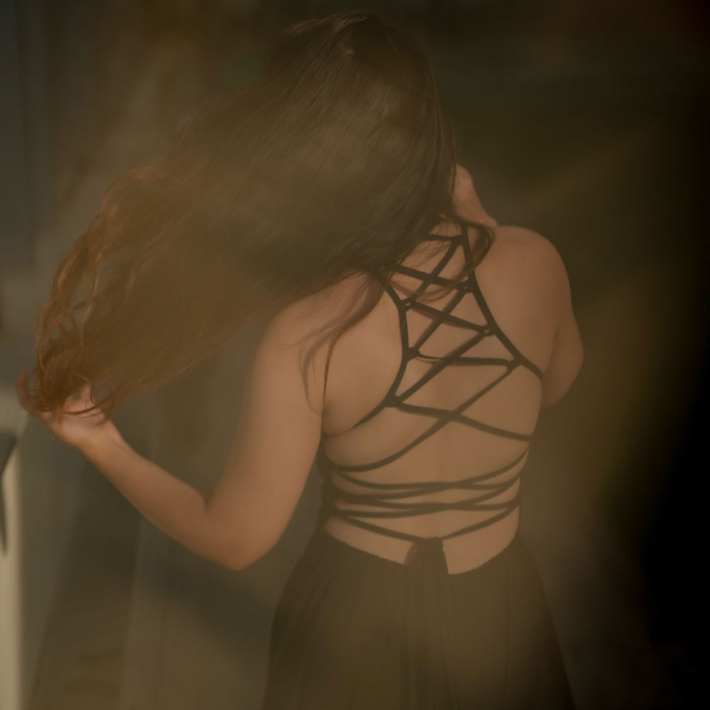 ఈ వేడుకకు సినీతారలు హాజరయ్యారు. ఈ క్రమంలోనే తాజాగా సోషల్ మీడియాలో ఓ ఫోటో తెగ వైరలవుతుంది. చైతన్యతో కలిసి ఫోటోలకు ఫోజులిచ్చిన ఓ అమ్మాయి ఇప్పుడు నెట్టింట స్పెషల్ అట్రాక్షన్ అవుతుంది. 