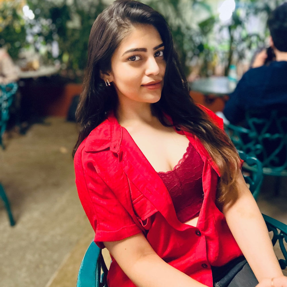 మసూద సినిమాలో దెయ్యం పట్టిన అమ్మాయిగా కనిపించి మెప్పించింది. 2019లో మిస్ ఇండియా రన్నరప్ ఈ అమ్మాయి. అంతేకాకుండా మిస్ ఇండియా ఫ్యాషన్ ఐకాన్ 2019. అలాగే మిస్ ఇండియా ఫ్యాషన్ ఐకాన్ 2019, మిస్ ఇండియా మిస్ ఆంధ్రప్రదేశ్ 2019గా నిలిచింది. 