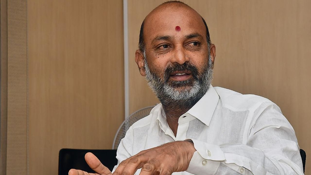 Bandi Sanjay: కులగణన తప్పుల తడక.. బీసీలకు అన్యాయం చేసేందుకే..