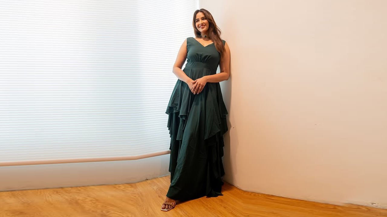 2022లో తెలుగు క్రైమ్ థ్రిల్లర్ ఓదెల రైల్వే స్టేషన్ చిత్రంలో కీలక పాత్రలో మెప్పించింది ఈ వయ్యారి భామ. 2023లో రావణాసుర, జోరుగా హుషారుగా చిత్రాల్లో కనిపించింది. ప్రస్తుతం హరి హర వీర మల్లు సినిమాలో నటిస్తుంది.