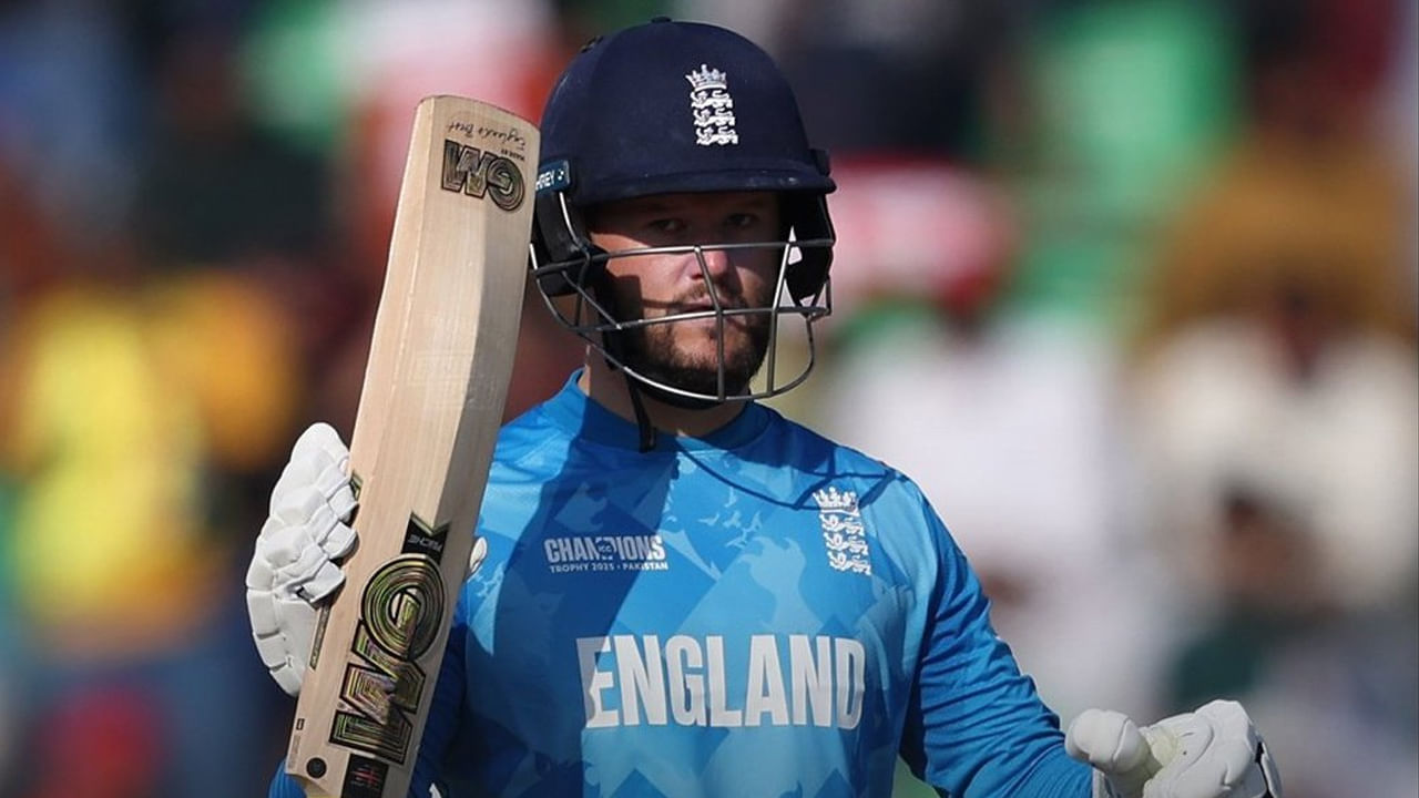 ప్రస్తుతం వార్త రాసే సమయానికి 35 ఓవర్లలో ఇంగ్లాండ్ 4 వికెట్లకు 226 పరుగులు చేసింది. బెన్ డకెట్, జోస్ బట్లర్ క్రీజులో ఉన్నారు. వికెట్లు తీసేందుకు ఆస్ట్రేలియా బౌలర్లు ఎన్నో విధాలుగా ప్రయత్నిస్తున్నారు.