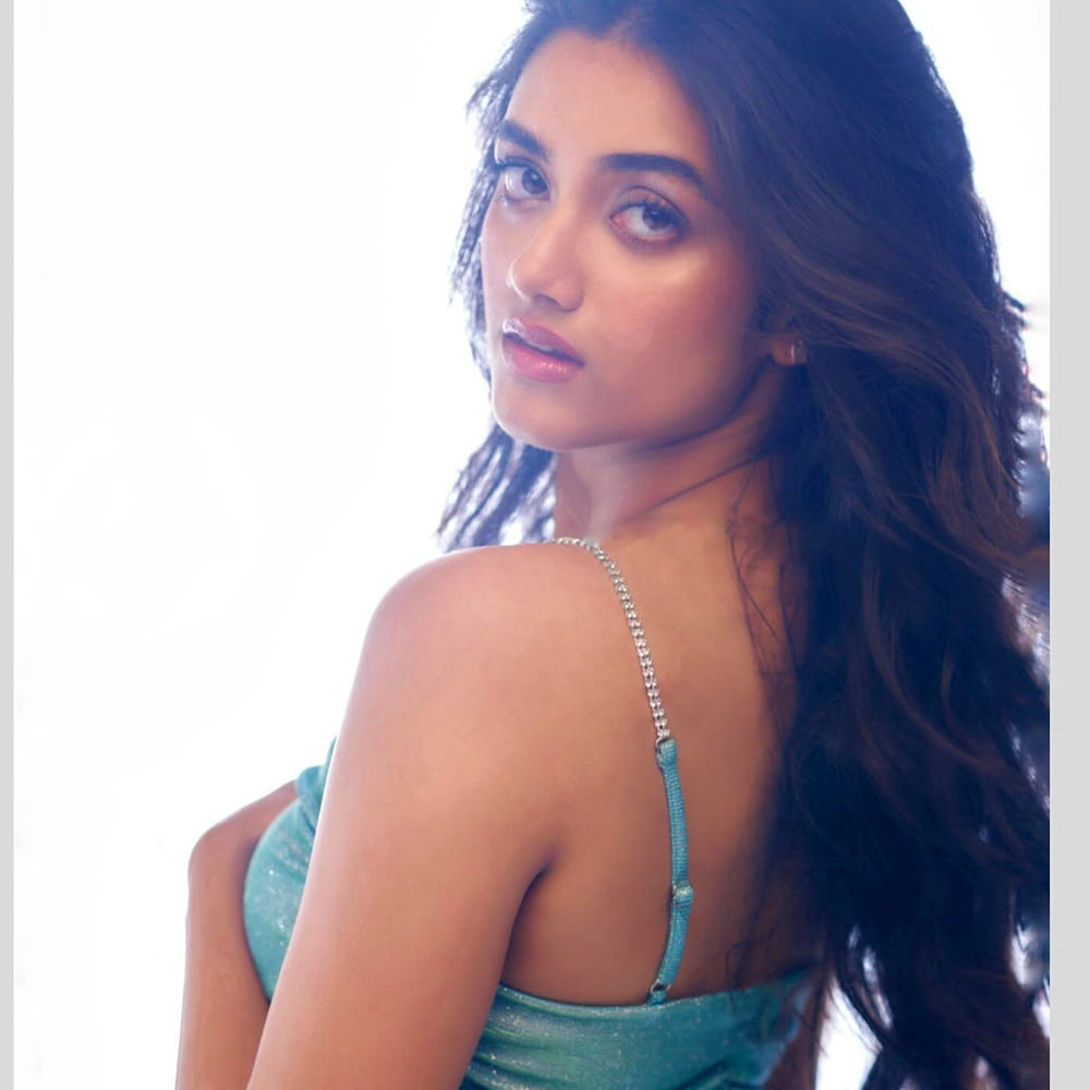 టాలీవుడ్ లో తక్కువ సమయంలోనే స్టార్ హీరోయిన్ గా ఎదిగింది అందాల భామ రకుల్ ప్రీత్ సింగ్. దాదాపు అందరు స్టార్ హీరోల సరసన సినిమాలు చేసి అలరించింది ఈ వయ్యారి భామ. తెలుగుతో పాటే తమిళ్ లోనూ అవకాశాలు అందుకుంది.