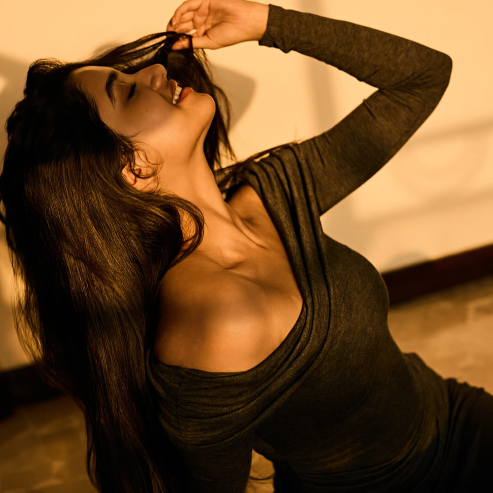 తమిళ్ లో స్టార్ హీరోల సరసన సినిమాలు చేసి ఆకట్టుకుంది ఈ బ్యూటీ. ఇక ఈ ముద్దుగుమ్మ తెలుగులో సినిమాలు తగ్గించింది. తెలుగులో కొండపోలం సినిమా తర్వాత మరో సినిమాలో నటించలేదు. ఆ తర్వాత బాలీవుడ్ పై ఎక్కువ ఫోకస్ పెట్టింది ఈ వయ్యారి భామ.