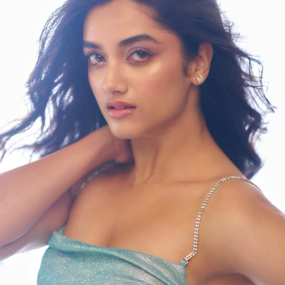 ఒకానొక టైంలో టాలీవుడ్ లో స్టార్ హీరోయిన్స్ గా రాణించిన వారిలో అందాల భామ రకుల్ ప్రీత్ సింగ్ ఒకరు. సందీప్ కిషన్ హీరోగా నటించిన వెంకటాద్రి ఎక్స్ ప్రెస్ సినిమాతో మంచి గుర్తింపు తెచ్చుకుంది ఈ చిన్నది. ఆతర్వాత వరుసగా తెలుగులో సినిమాలు చేసింది మెప్పించిది.