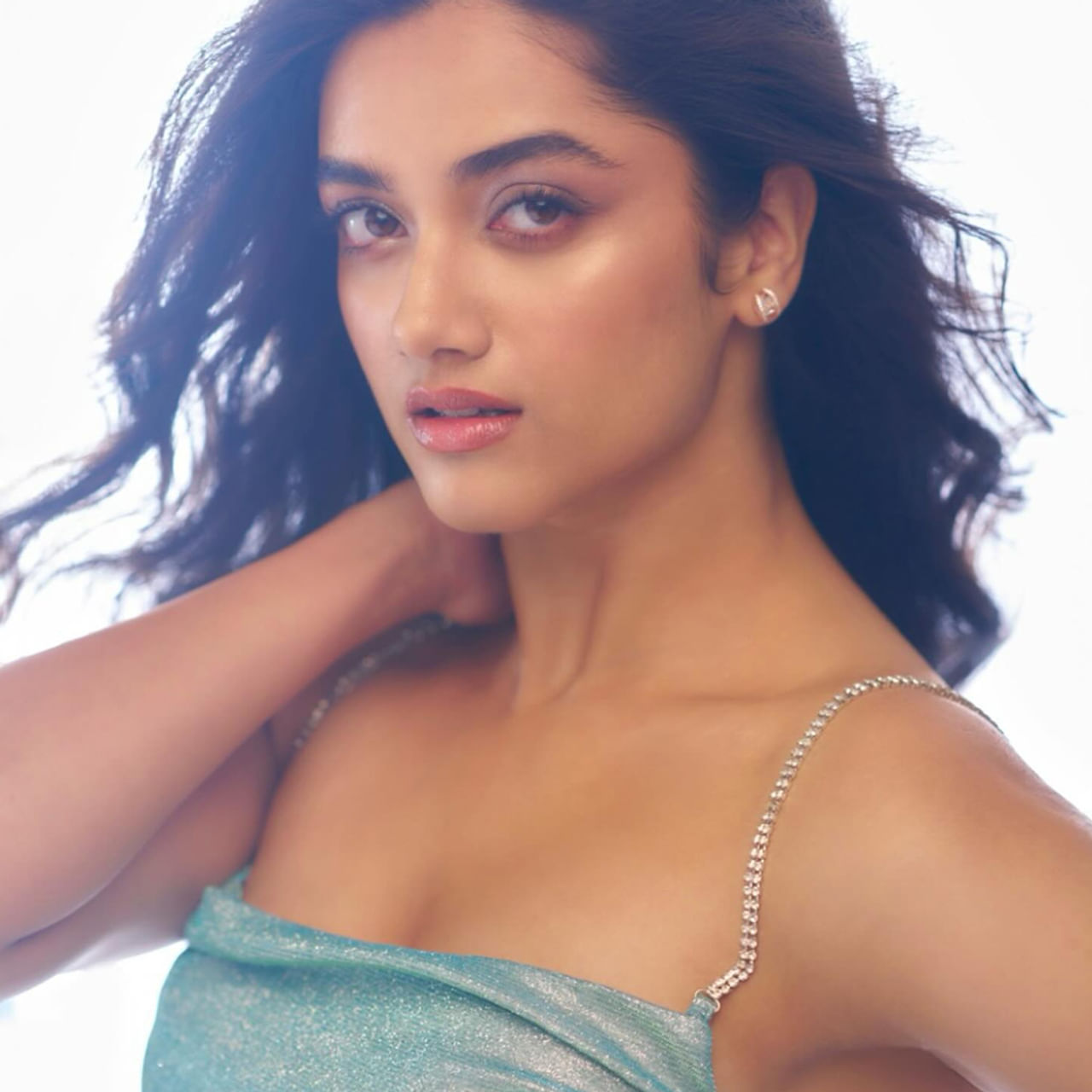 ఒకానొక టైంలో టాలీవుడ్ లో స్టార్ హీరోయిన్స్ గా రాణించిన వారిలో అందాల భామ రకుల్ ప్రీత్ సింగ్ ఒకరు. సందీప్ కిషన్ హీరోగా నటించిన వెంకటాద్రి ఎక్స్ ప్రెస్ సినిమాతో మంచి గుర్తింపు తెచ్చుకుంది ఈ చిన్నది. ఆతర్వాత వరుసగా తెలుగులో సినిమాలు చేసింది మెప్పించిది.