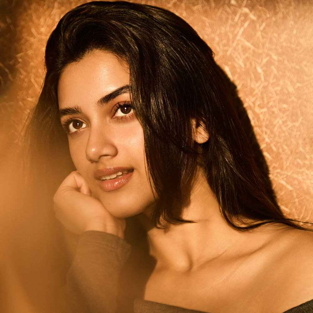 ఆ మధ్య పెళ్లి చేసుకొని కొత్త జీవితాన్ని ప్రారంభించింది. హిందీ యువ నిర్మాత, నటుడు జాకీ భగ్నానీని పెళ్లి చేసుకుంది ఈ బ్యూటీ. వీరి పెళ్లి గత ఏడాది ఫిబ్రవరి 21న గోవాలో ఓ ఫైవ్ స్టార్ హోటల్‌లో భారీగా జరిగింది. పెళ్లి తర్వాత ఈ చిన్నది సినిమాలు తగ్గించింది. 