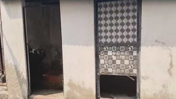 Telangana: విద్యార్థులే సాప్ సపాయి చేసుకోవాల్సిందే.. కాదు కూడదంటే పస్తులే.. ఎక్కడే తెలుసా?