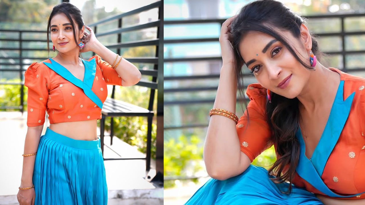 సరికొత్త డిజైన్ తో స్కైబ్లూ, ఆరెంజ్ కలర్ లెహంగా ధరించి, సింపుల్ లుక్‌లో చాలా అందంగా కనిపించింది. తన అందాలను ఎరగా వేస్తూ.. కొంటె చూపు చూస్తూ లెహంగాలో బ్యూటిఫుల్‌గా ఉంది ఈ ముద్దుగుమ్మ.