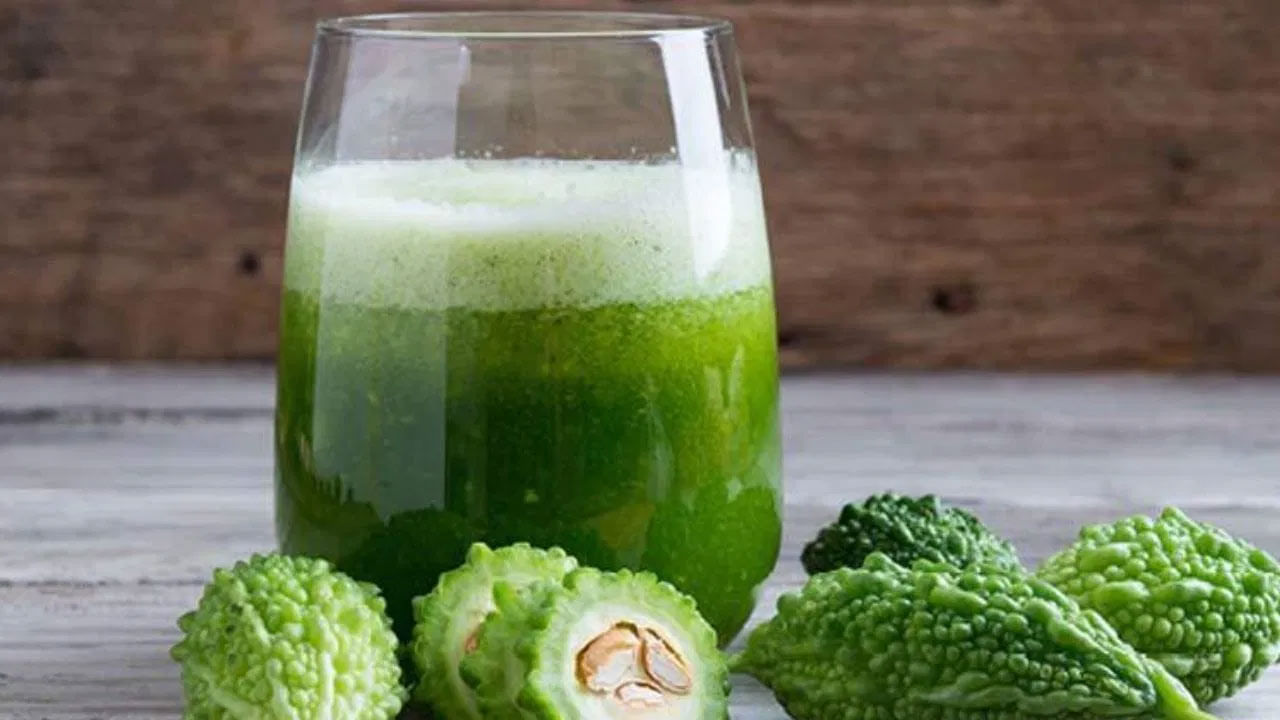 Bitter Gourd Juice: జుట్టు విపరీతంగా ఊడిపోతుందా? అయితే ఇది ట్రై చేసి చూడండి..