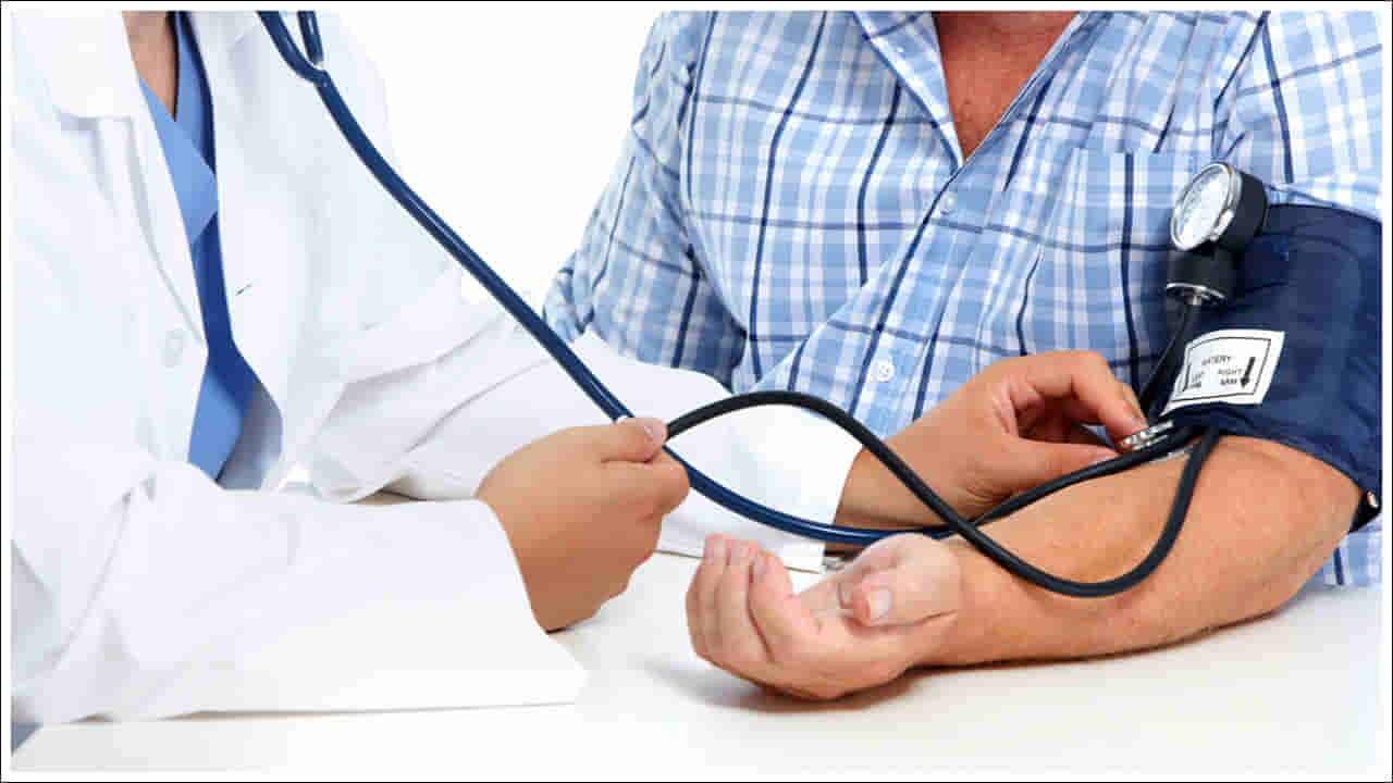 ప్రాణాలు తీస్తున్న బ్లడ్ ప్రెజర్.. ఇలా చేస్తే సైలెంట్ కిల్లర్కు చెక్ పెట్టినట్టే..