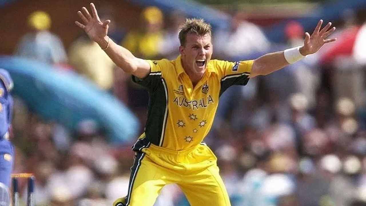 ఇక నాలుగో స్థానంలో ఆస్ట్రేలియా దిగ్గజ మాజీ ఫాస్ట్‌ బౌలర్‌ బ్రెట్‌ లీ నిలిచాడు. లీ 2000 నుంచి 2009 మధ్య కాలంలో 16 ఛాంపియన్స్‌ ట్రోఫీ మ్యాచ్‌లు ఆడాడు. 26.86 యావరేజ్‌తో 22 వికెట్లు సాధించాడు. బెస్ట్‌ స్టాట్స్‌ వచ్చేసి ఓ మ్యాచ్‌లో 38 పరుగులు ఇచ్చి 3 వికెట్లు సాధించాడు. ఎకానమీ 4.79గా ఉంది.