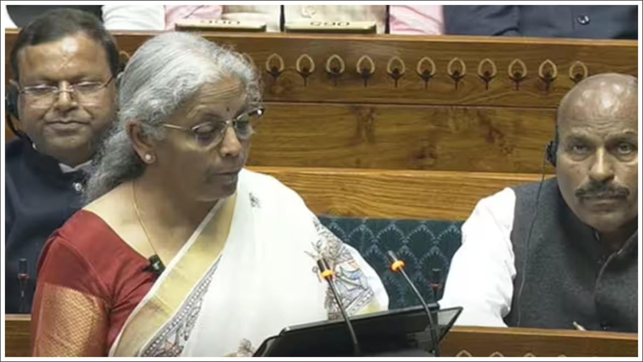 ఈ విషయమై CREDAI-MCHI చైర్మన్ డొమినిక్ రోమెల్ మాట్లాడుతూ.. అద్దెపై వార్షిక TDS పరిమితిని రూ.6 లక్షలకు పెంచడం వల్ల చిన్న పన్ను చెల్లింపుదారులకు ఎంతో మేలు జరుగుతుందని అన్నారు.