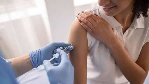 Cancer Vaccine: వచ్చే 6 నెలల్లో అందుబాటులోకి బాలికల క్యాన్సర్ వ్యాక్సిన్.. కేంద్రం వెల్లడి