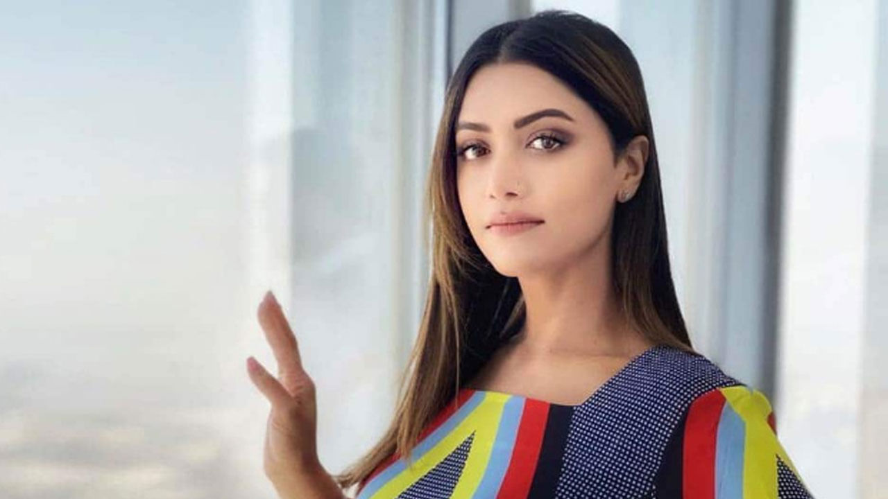 మమతా మోహన్ దాస్, ఈ అమ్మడు తన అందంతో ఎంతో మంది మనసు దోచుకుంది, చింతకాయల రవి, యమదొంగ, ఇలా చాలా సినిమాల్లో నటించింది. కాగా ఈ బ్యూటీ కూడా క్యాన్సర్ బారిన పడి ప్రస్తుతం దాని నుంచి కోలుకుంది.