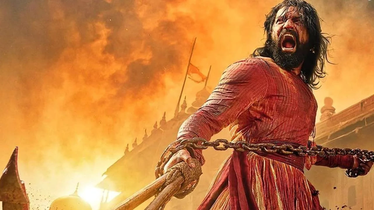 శివాజీ వారసుడిగా, ఛత్రపతి శంభాజీ మహారాజ్ పాత్రలో విక్కీ కౌశల్ లుక్స్ అదిరిపోయాయి. 'ఛావా' అంటే సింహానికి పుట్టిన బిడ్డ అని అర్థం. ట్రైలర్ ఆసాంతం విక్కీ కౌశల్ అద్భుతంగా కనిపించారు. ముఖ్యంగా ఆయన ఎనర్జీ సినిమాకు అదనపు ఆకర్షణ. అలాగే రష్మిక మందన్న సైతం చాలా అద్భుతంగా కనిపించారు.