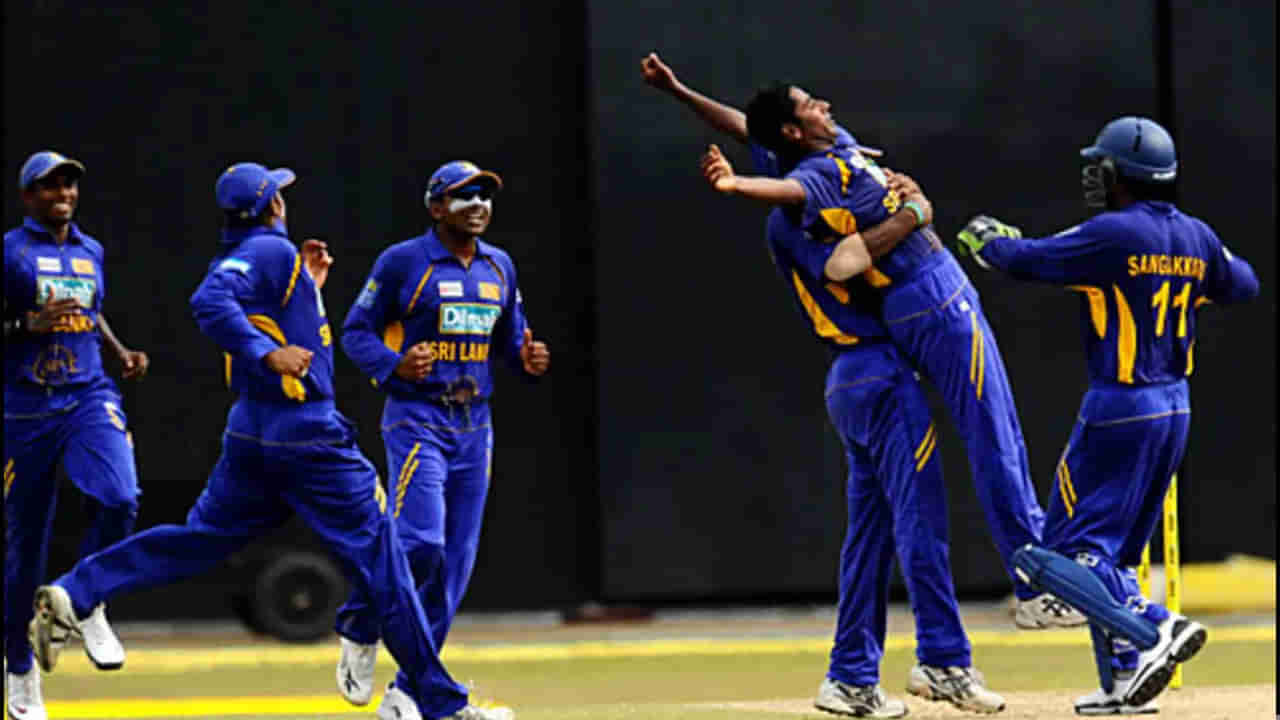 Records: 8 ఓవర్లలో హ్యాట్రిక్తోపాటు 8 వికెట్లు.. 100 ఏళ్లైనా బ్రేక్ చేయలేని వన్డే ప్రపంచ రికార్డ్ ఏంటో తెలుసా?